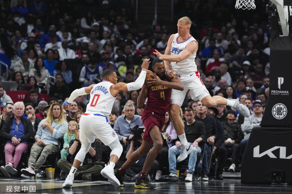 明格利用他 明格利用他