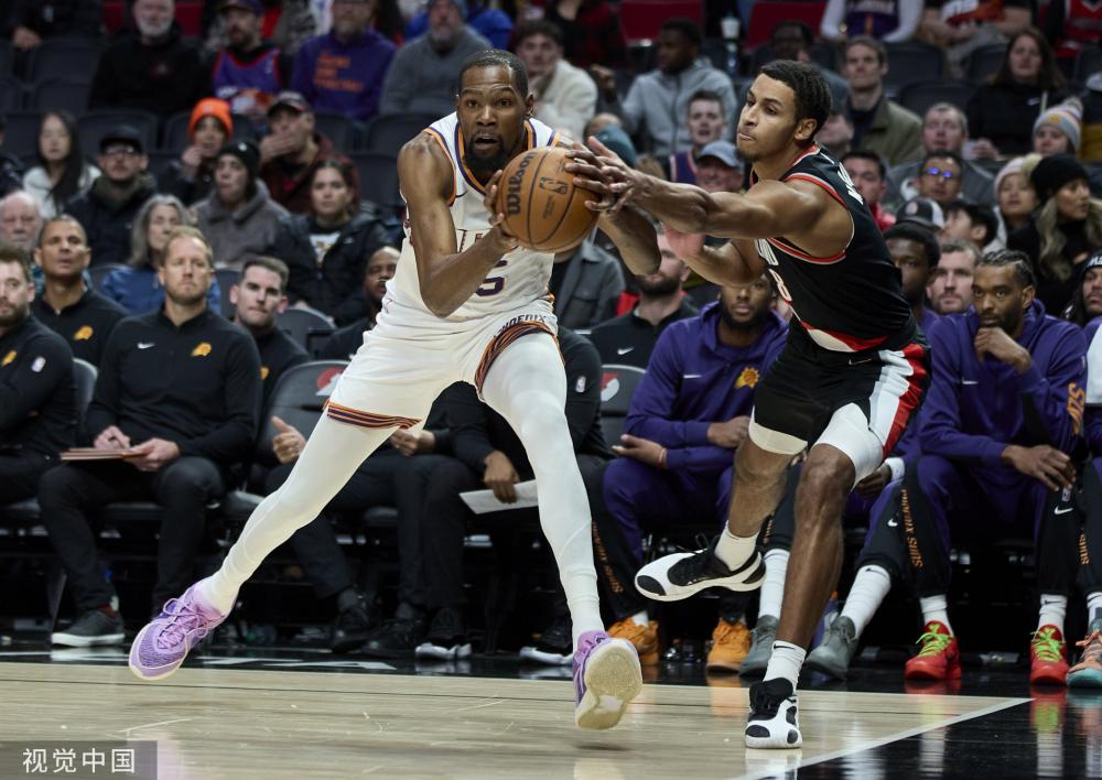 聚光灯下 聚光灯下