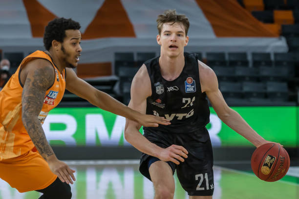 凭借在这个 凭借在这个